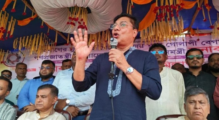 শেখ হাসিনা কালকেই আসুক, হাতকড়া দিয়ে রিসিভ করব: বিমানমন্ত্রী